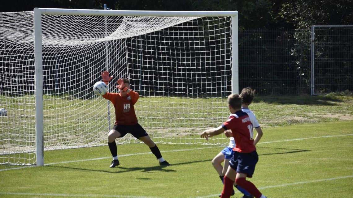 Győzelemmel avatta fel U14-es csapatunk a felújított kisfüves edzőpályánkat! Pintér Dávid triplázott! Győzelemmel avatta fel U14-es csapatunk a felújított kisfüves edzőpályánkat! Pintér Dávid triplázott!